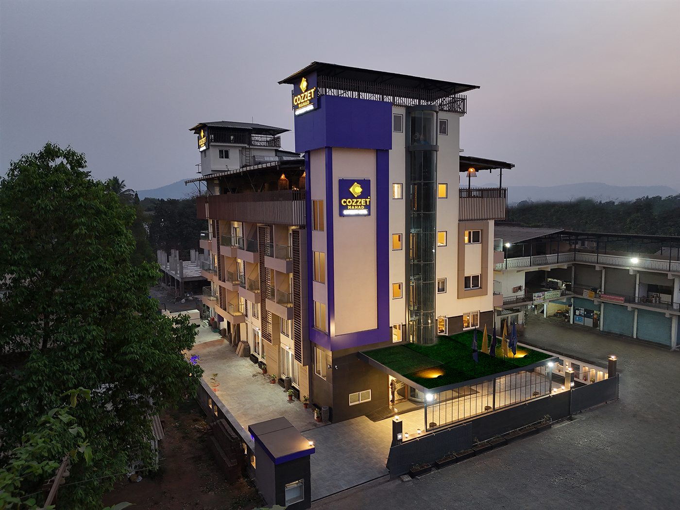 Cozzet Hotel